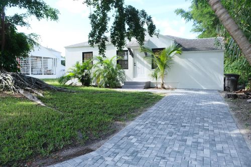 816 Tuscaloosa St, West Palm Beach, FL, 33405-1450 | Card Image