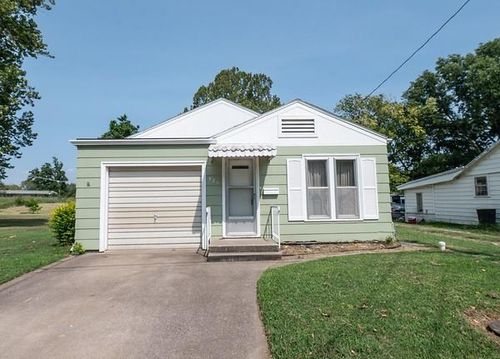 521 S 4th St, Neodesha, KS, 66757-1713 | Card Image