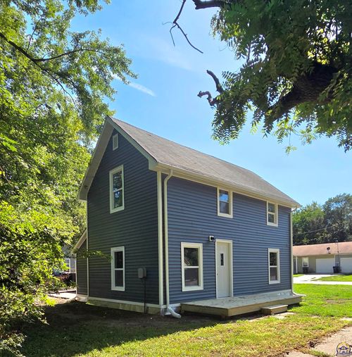 321 W Perry St, Rossville, KS, 66533 | Card Image