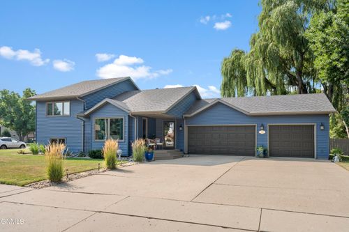 1829 San Diego Dr, Bismarck, ND, 58504-7220 | Card Image