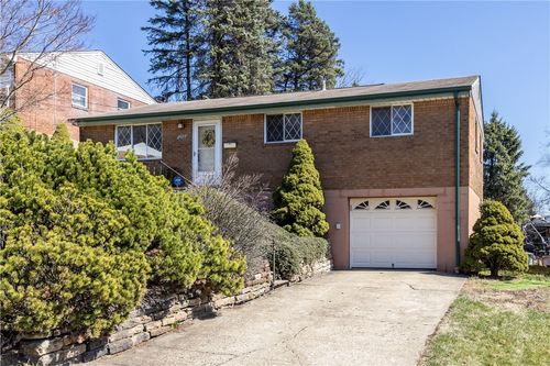 212 Parklane Dr, Braddock, PA, 15104-2706 | Card Image