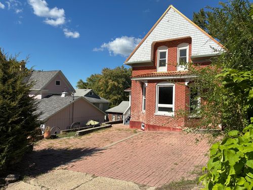 212 Quincy St, Savanna, IL, 61074-1549 | Card Image