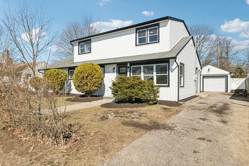 38 Somerset Rd E, Amityville, NY, 11701-2018 | Card Image