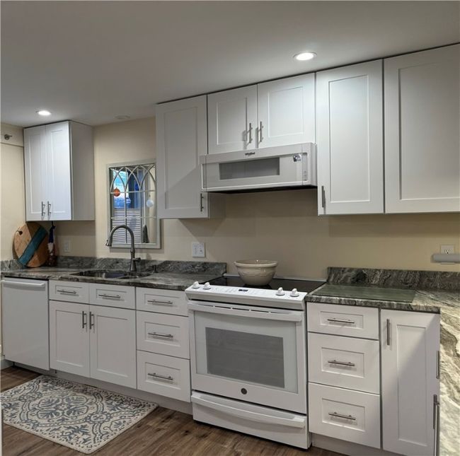 APT-2 - 201 Hoffman Ave, Condo with 2 bedrooms, 2 bathrooms and 2 parking in Cranston RI | Image 7