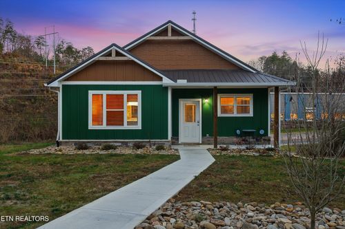 1012 Pinyon Cir, Pigeon Forge, TN, 37863-7178 | Card Image