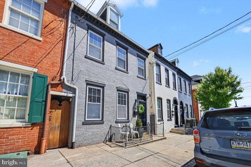 327 E Chestnut St, LANCASTER, PA, 17602-2707 | Card Image