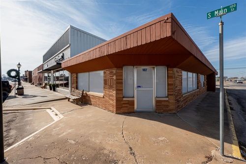 102 S Main St, Lindsay, OK, 73052-5632 | Card Image