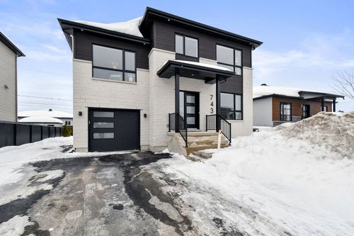 743 Rue De La Closerie, Saint Lin  Laurentides, QC, J5M0K5 | Card Image