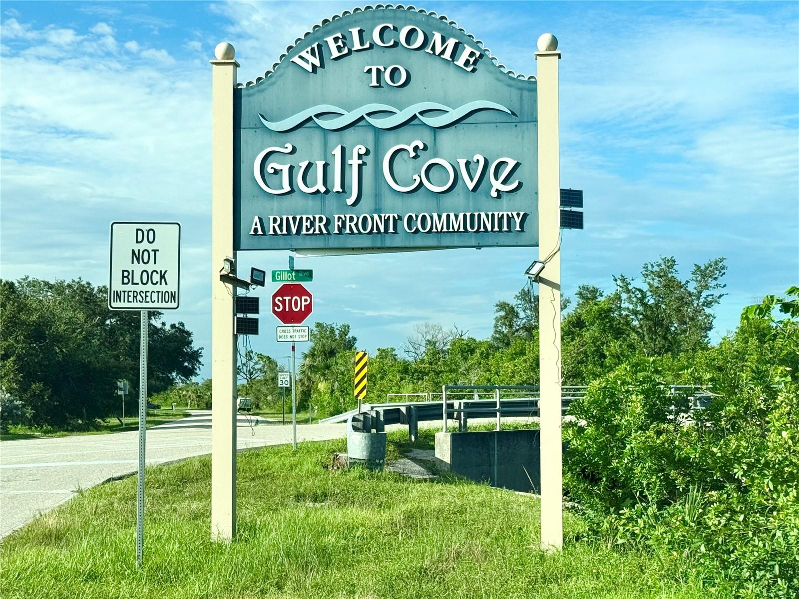Land in PORT CHARLOTTE 4