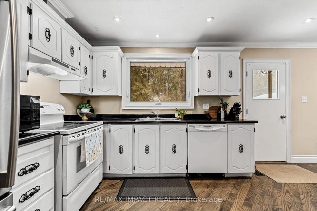 1158 Weller St, House other with 6 bedrooms, 2 bathrooms and 4 parking in Peterborough ON | Image 13