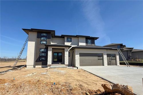 2517 Ne Woodland Oak Cir, Lee's Summit, MO, 64086-7125 | Card Image