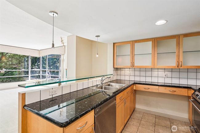 APT-205 - 2929 1 St Ave, Condo with 1 bedrooms, 1 bathrooms and 1 parking in Seattle WA | Image 18