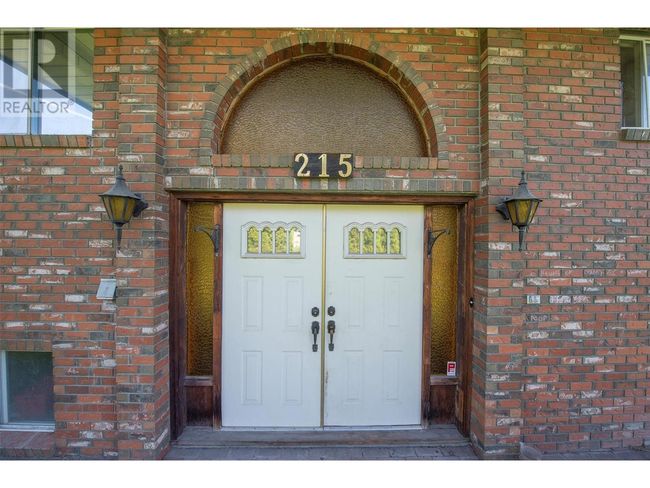 215 Arab Rd, House other with 8 bedrooms, 6 bathrooms and 5 parking in Kelowna BC | Image 6