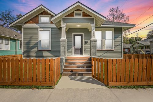 2902 Houston Ave, Houston, TX, 77009-6733 | Card Image