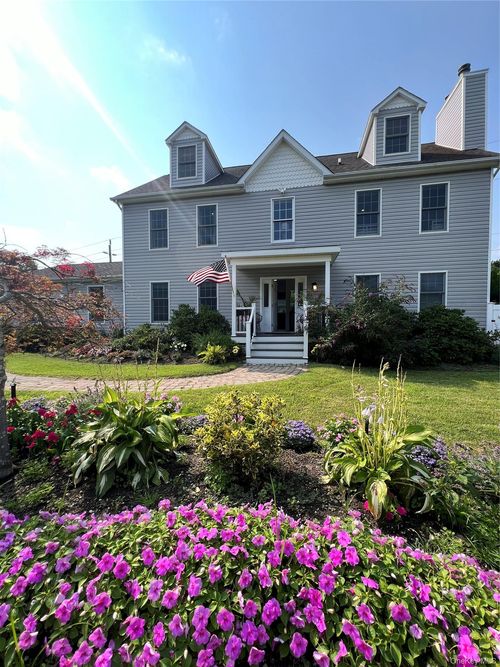 2 Box Tree Rd, East Quogue, NY, 11942-4003 | Card Image