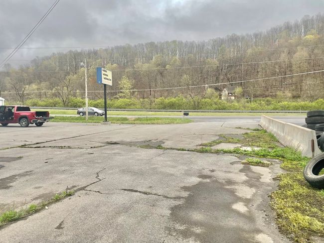 37037 Governor G C Peery Hwy, Home with 0 bedrooms, 0 bathrooms and 10 parking in Bluefield VA | Image 9