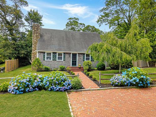 155 Skiff Ave, Vineyard Haven, MA, 02568-5552 | Card Image