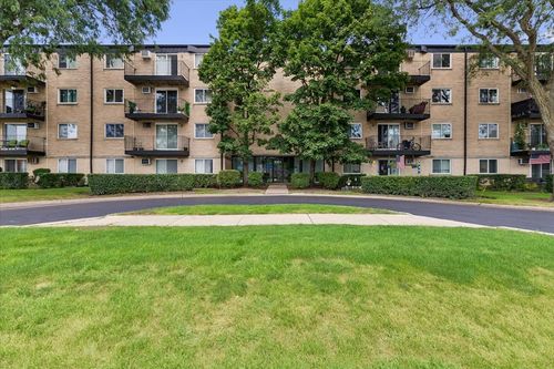 2l-2424 E Oakton St, Arlington Heights, IL, 60004-4833 | Card Image