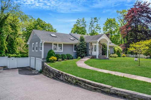 1 Beaver Ct, Brookhaven, NY, 11719-9763 | Card Image