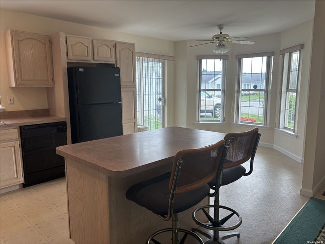 5190 - 5190 Village Circle, Condo with 2 bedrooms, 2 bathrooms and null parking in Manorville NY | Image 3