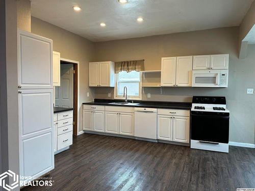 107 8th St N, Northwood, IA, 50459-1332 | Card Image