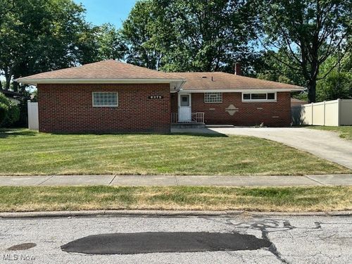 8375 Royal Ridge Dr, Parma, OH, 44129-6026 | Card Image