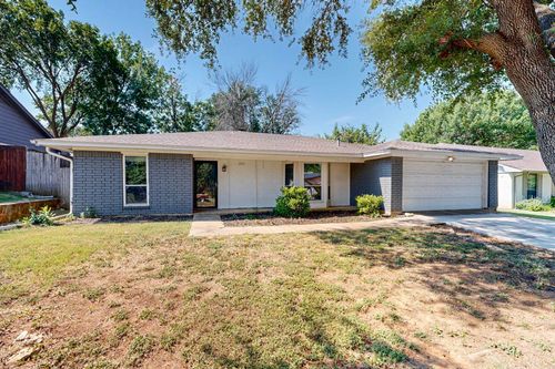 2211 Sierra Dr, Grapevine, TX, 76051-4815 | Card Image