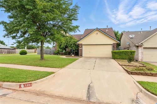 1201 Ne 26th St, Moore, OK, 73160-9527 | Card Image
