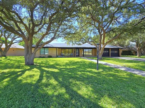 2105 Oaklawn Dr, Midland, TX, 79705-7533 | Card Image