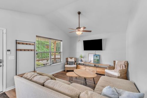 2301 18th Ave N, Nashville, TN, 37208-1126 | Card Image