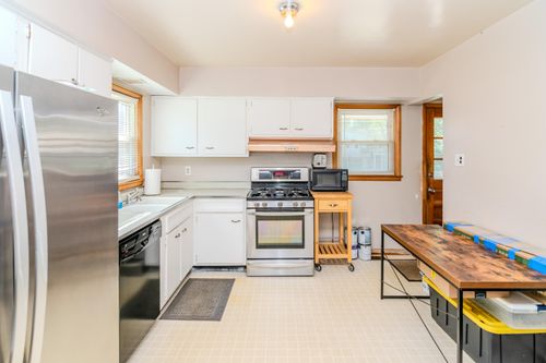 242 E Lowry Ln, Lexington, KY, 40503-2615 | Card Image