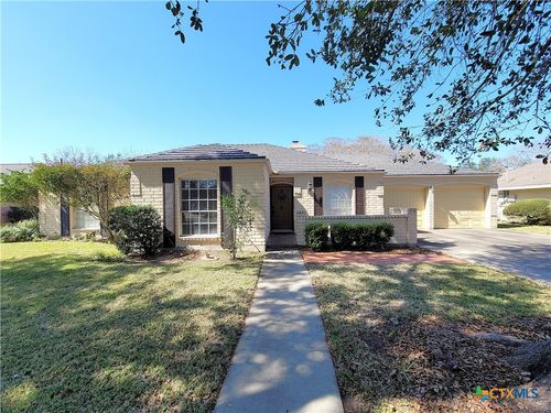 114 Berkshire Ln, Victoria, TX, 77904-1753 | Card Image