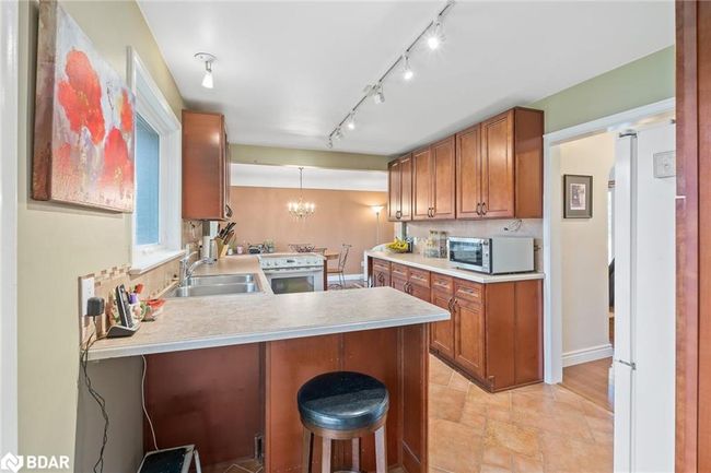 11317 Regional Rd 25, House other with 3 bedrooms, 1 bathrooms and 8 parking in Halton Hills ON | Image 9