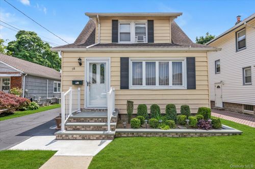 18 W Melrose Street, Hempstead, NY, 11580 | Card Image