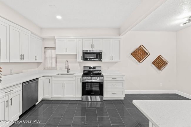 Modern Eat in kitchen | Image 15