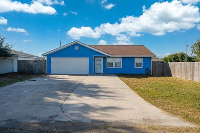 517 Mockingbird Lane, House other with 3 bedrooms, 2 bathrooms and null parking in Rockport TX | Image 1