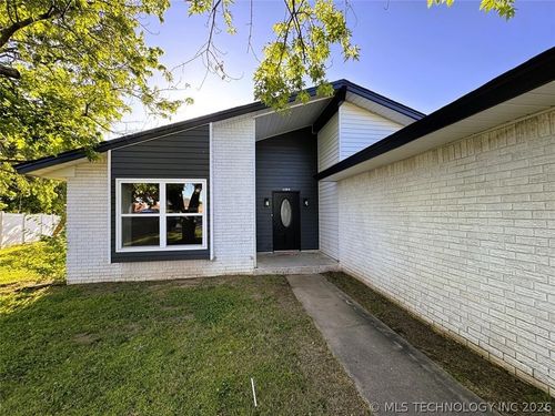 1108 Holly Ct, Seminole, OK, 74868-2410 | Card Image