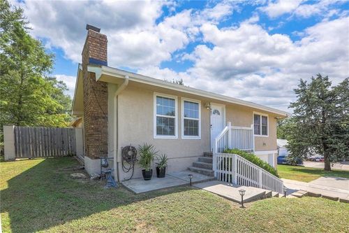 607 Lacy Rd, Independence, MO, 64050-3303 | Card Image