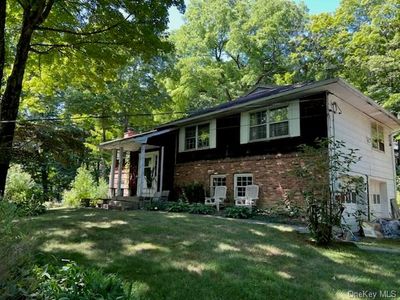 View of front of property featuring a front lawn | Image 1