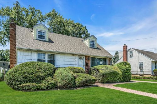 299 Warren St, Uniondale, NY, 11553-1011 | Card Image