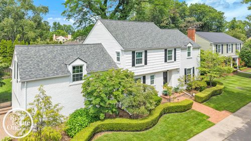 90 Colonial Rd, Grosse Pointe Shores, MI, 48236-1775 | Card Image