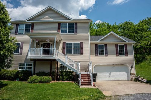 156 Auburn Dr, Morgantown, WV, 26501-2704 | Card Image