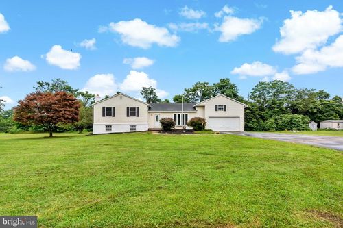 22 Shumack Ct, BUNKER HILL, WV, 25413-3355 | Card Image