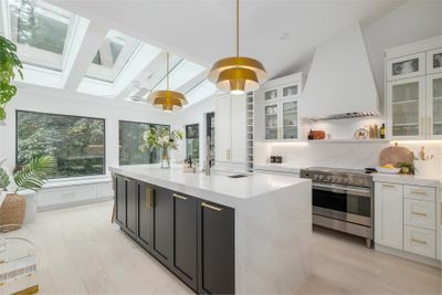 4011 Capilano Park Rd, House other with 5 bedrooms, 3 bathrooms and 6 parking in North Vancouver BC | Image 2