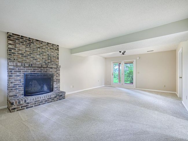 17 - Family Room.jpg | Image 10