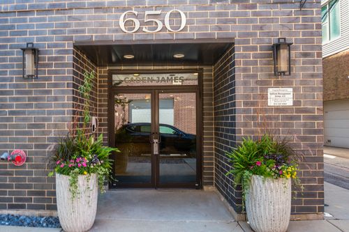602-650 N Morgan St, Chicago, IL, 60642-6547 | Card Image