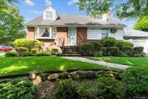 18 Lynton Road, North Hempstead, NY, 11507 | Card Image