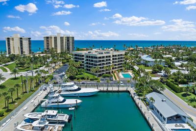 101 - 50 Beach Road, Condo with 3 bedrooms, 2 bathrooms and null parking in Tequesta FL | Image 1