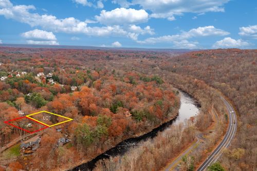 28 Sepous Rd, Avon, CT, 06001-3216 | Card Image