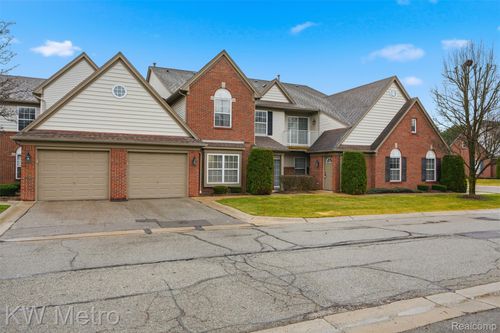 20656 Dunham Rd, Clinton Township, MI, 48038-4452 | Card Image